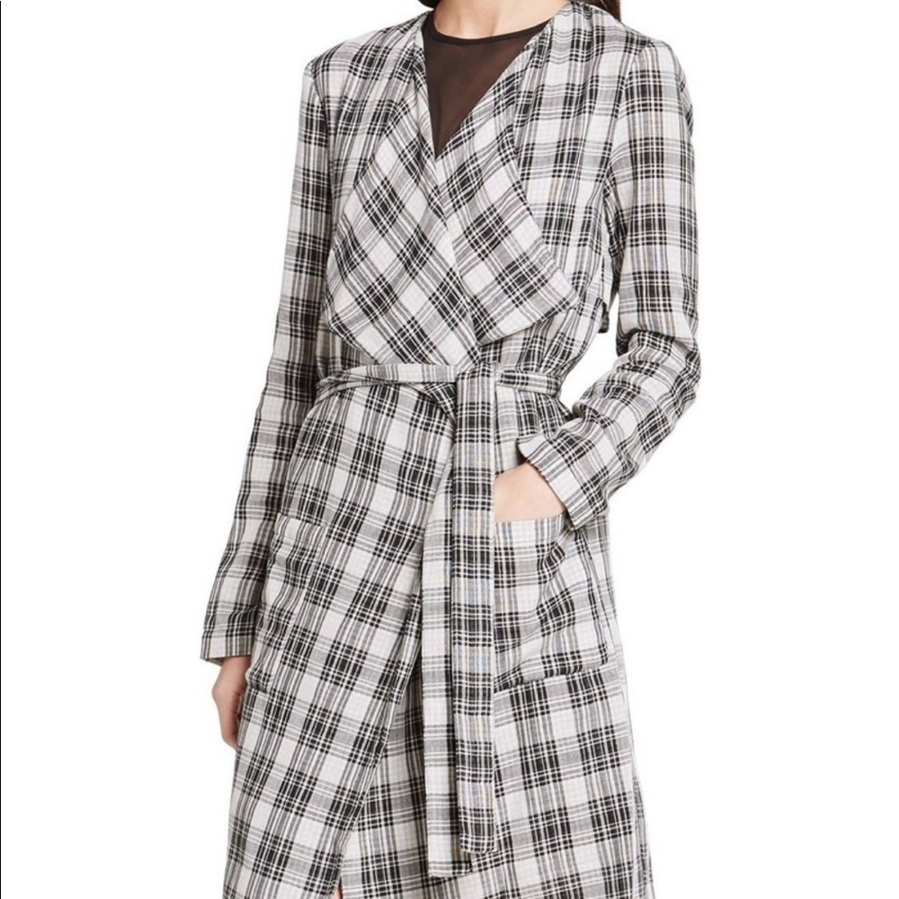 HP 🖤 Black and white duster. BCBG